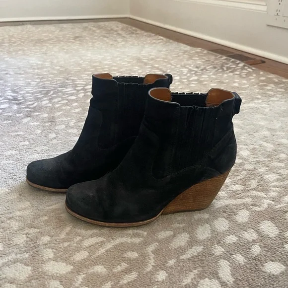 Kork Ease 8.5 Sherrill Cinca Bootie Distressed Black Suede Heeled Boot Casual - Picture 1 of 7